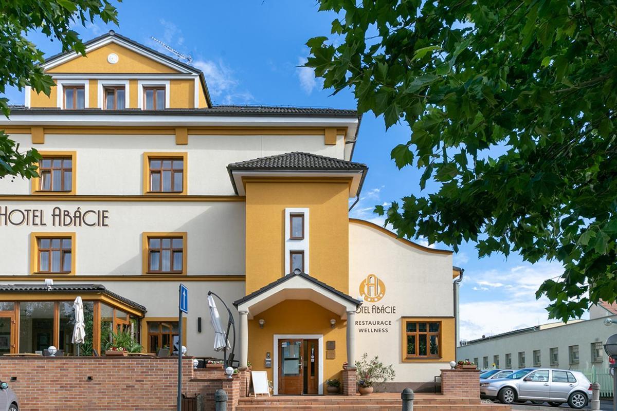 Hotel Abácie&Wellness Valašské Meziříčí Esterno foto