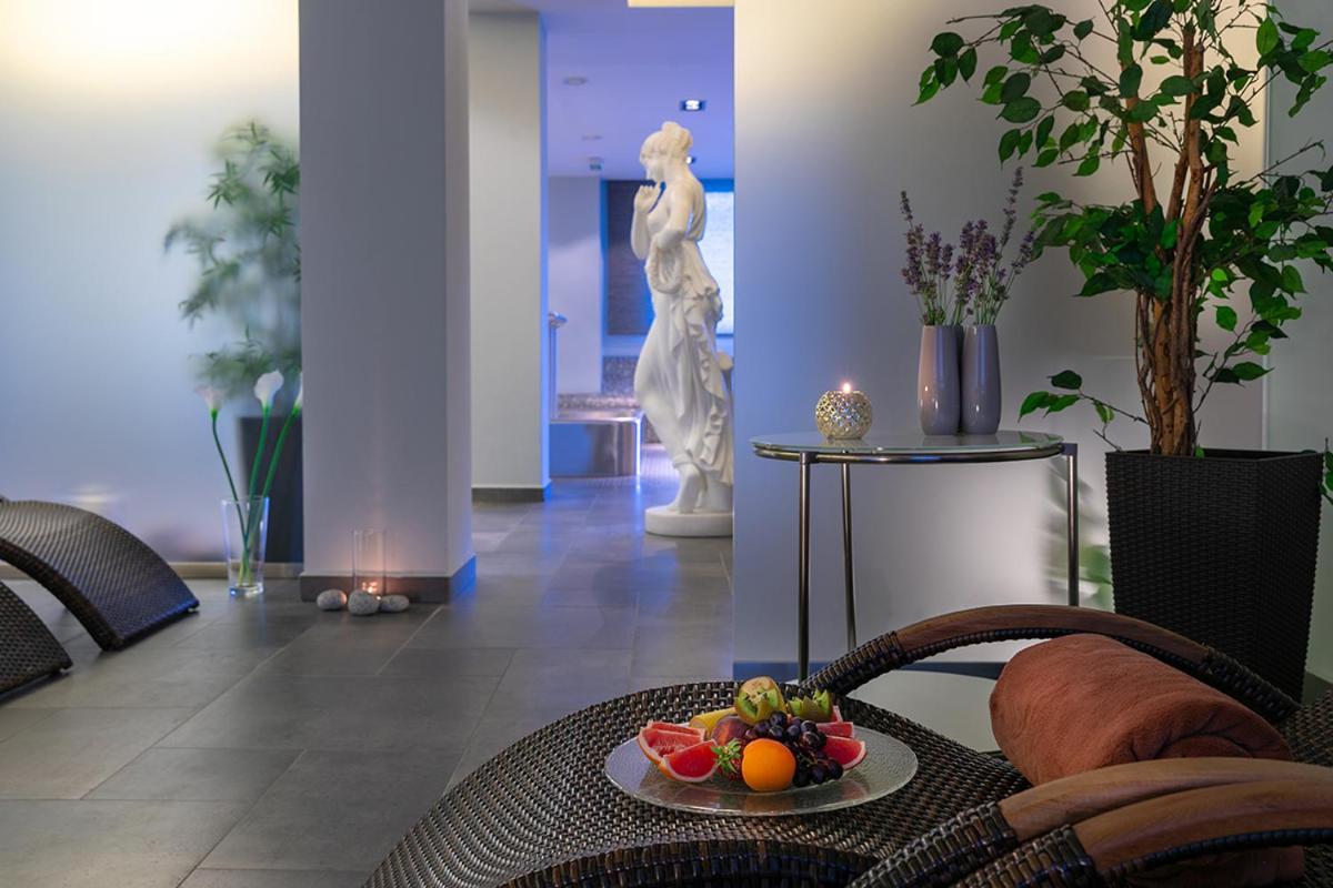 Hotel Abácie&Wellness Valašské Meziříčí Esterno foto