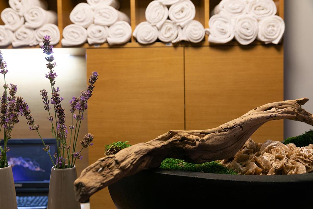 Hotel Abácie&Wellness Valašské Meziříčí Esterno foto