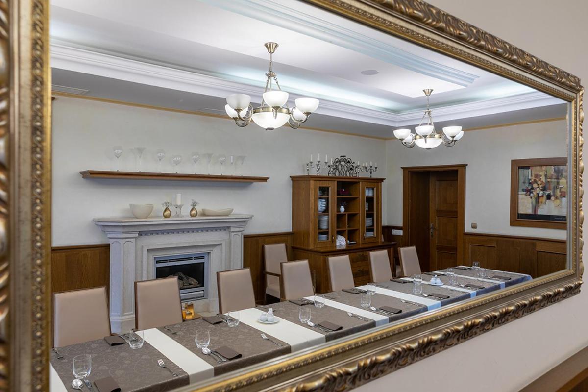 Hotel Abácie&Wellness Valašské Meziříčí Esterno foto