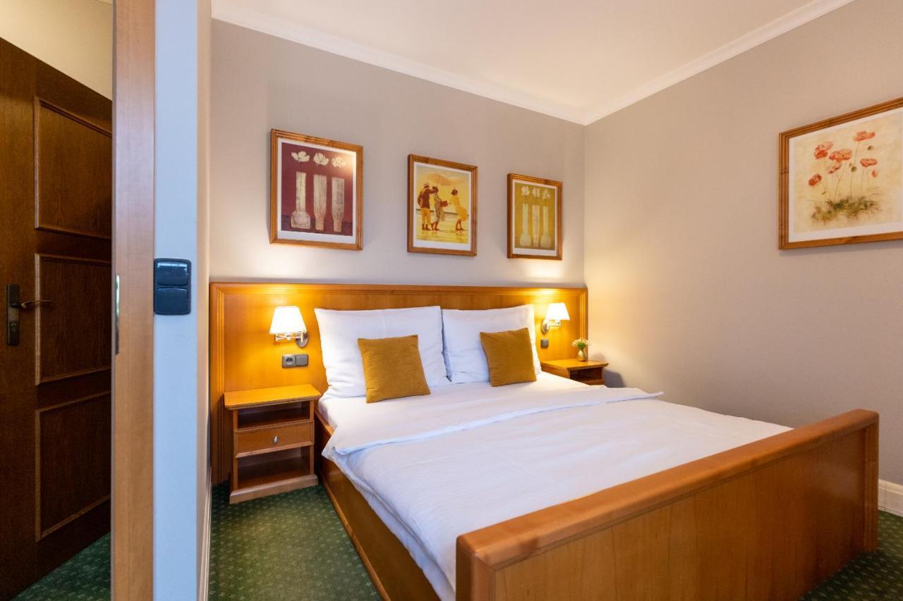 Hotel Abácie&Wellness Valašské Meziříčí Esterno foto