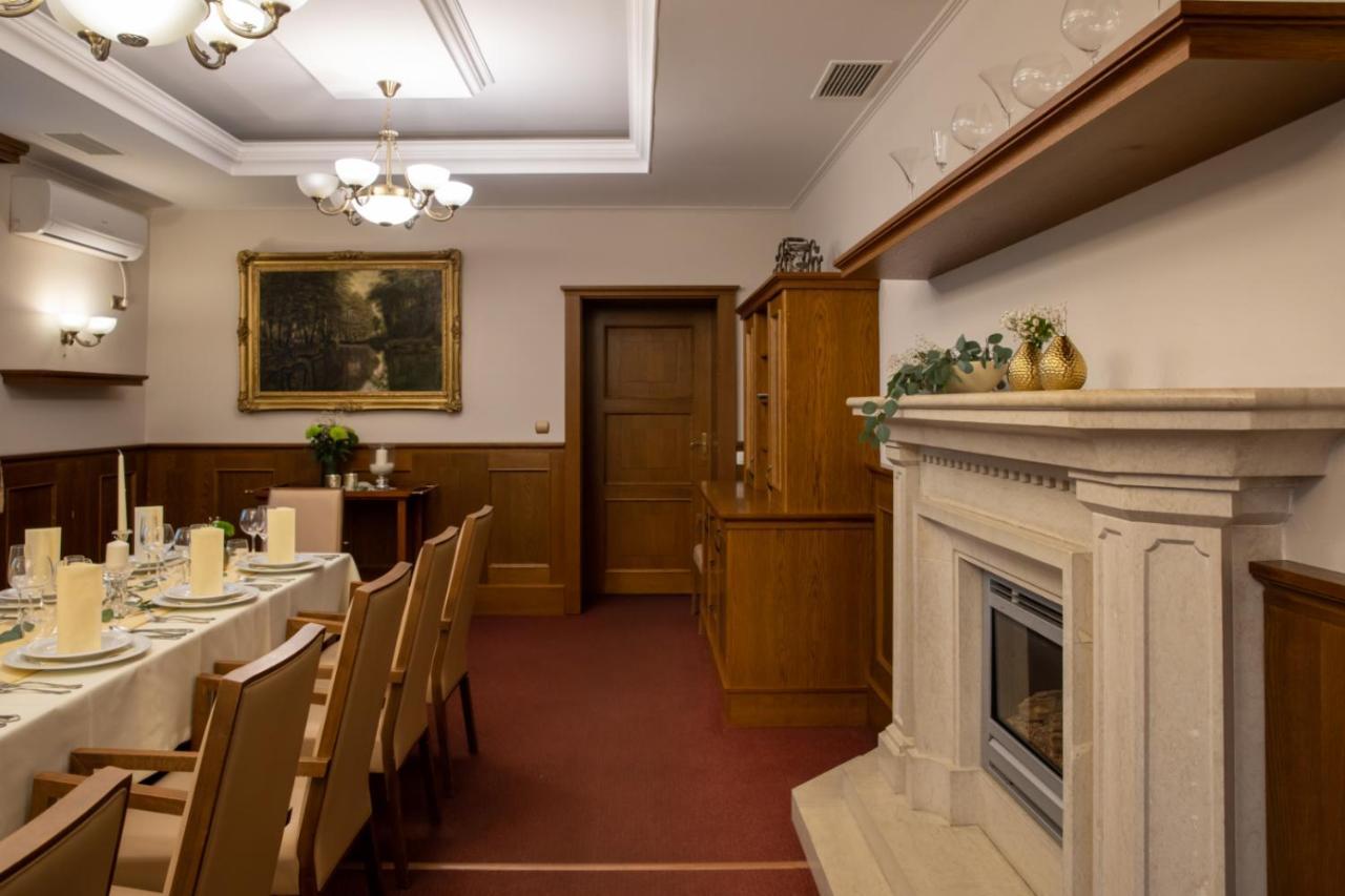 Hotel Abácie&Wellness Valašské Meziříčí Esterno foto
