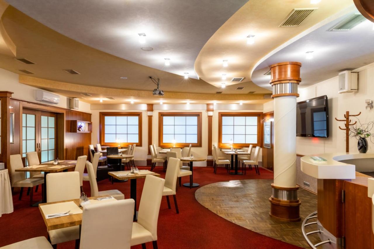 Hotel Abácie&Wellness Valašské Meziříčí Esterno foto
