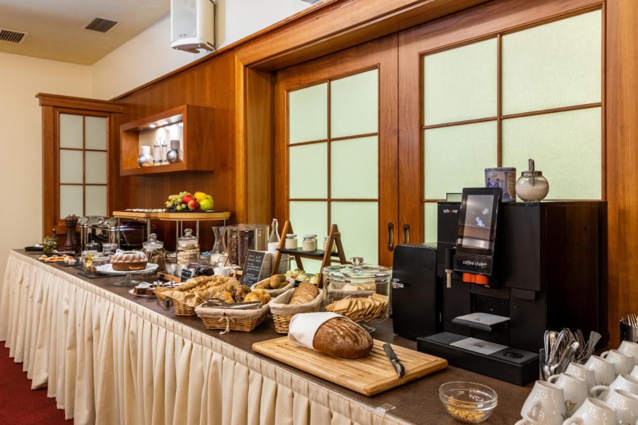 Hotel Abácie&Wellness Valašské Meziříčí Esterno foto