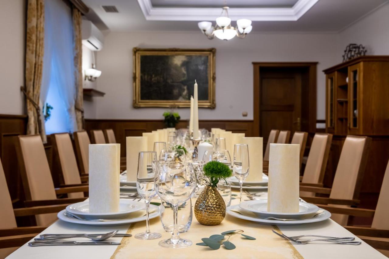 Hotel Abácie&Wellness Valašské Meziříčí Esterno foto