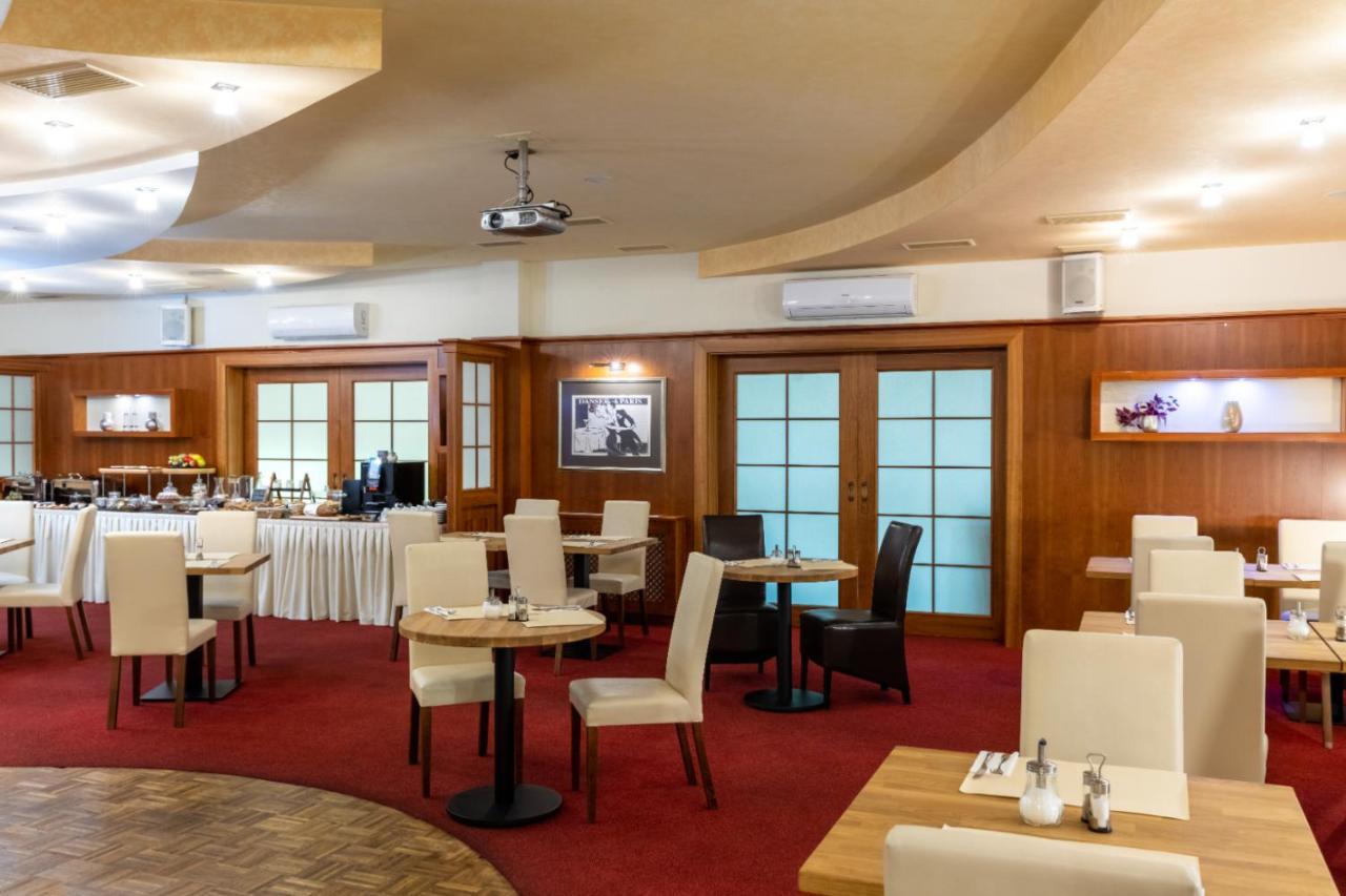 Hotel Abácie&Wellness Valašské Meziříčí Esterno foto