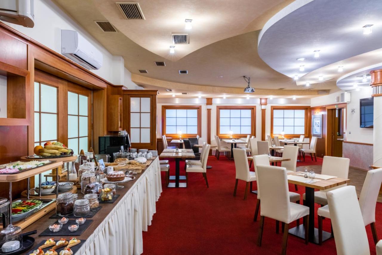 Hotel Abácie&Wellness Valašské Meziříčí Esterno foto