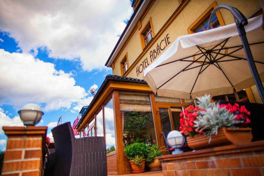 Hotel Abácie&Wellness Valašské Meziříčí Esterno foto