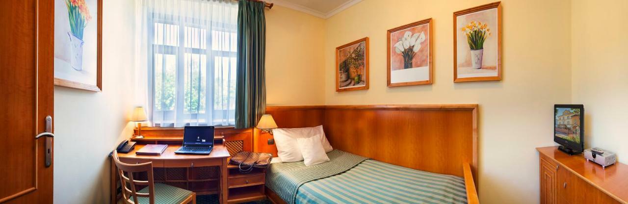 Hotel Abácie&Wellness Valašské Meziříčí Esterno foto