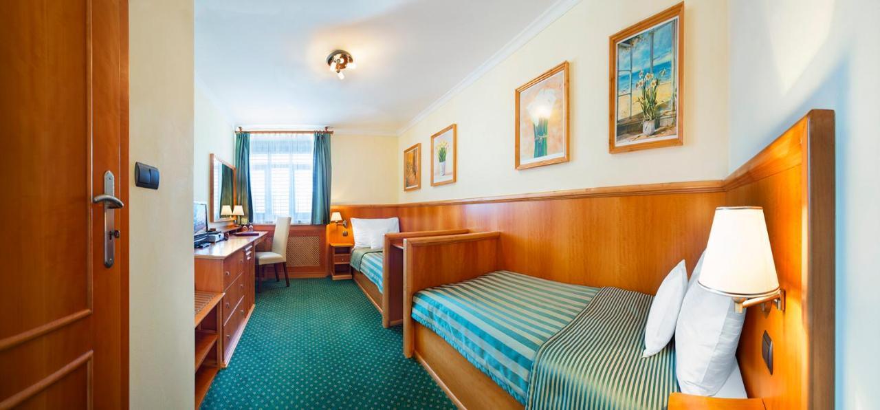 Hotel Abácie&Wellness Valašské Meziříčí Esterno foto